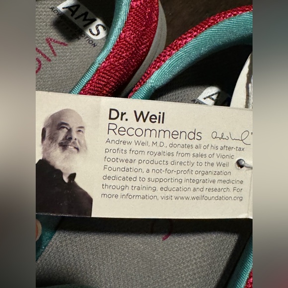 👟NWT! Vionic Hydra Orthotic Slip On Sneakers - Picture 2 of 10